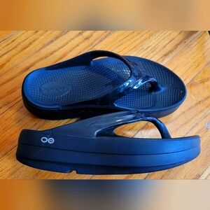 OOFOS OOlala Flip Flop - Women's Black Sandals Size W7